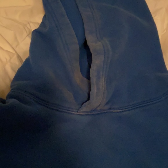 Aritzia TNA cropped hoodie size m - Picture 2 of 3